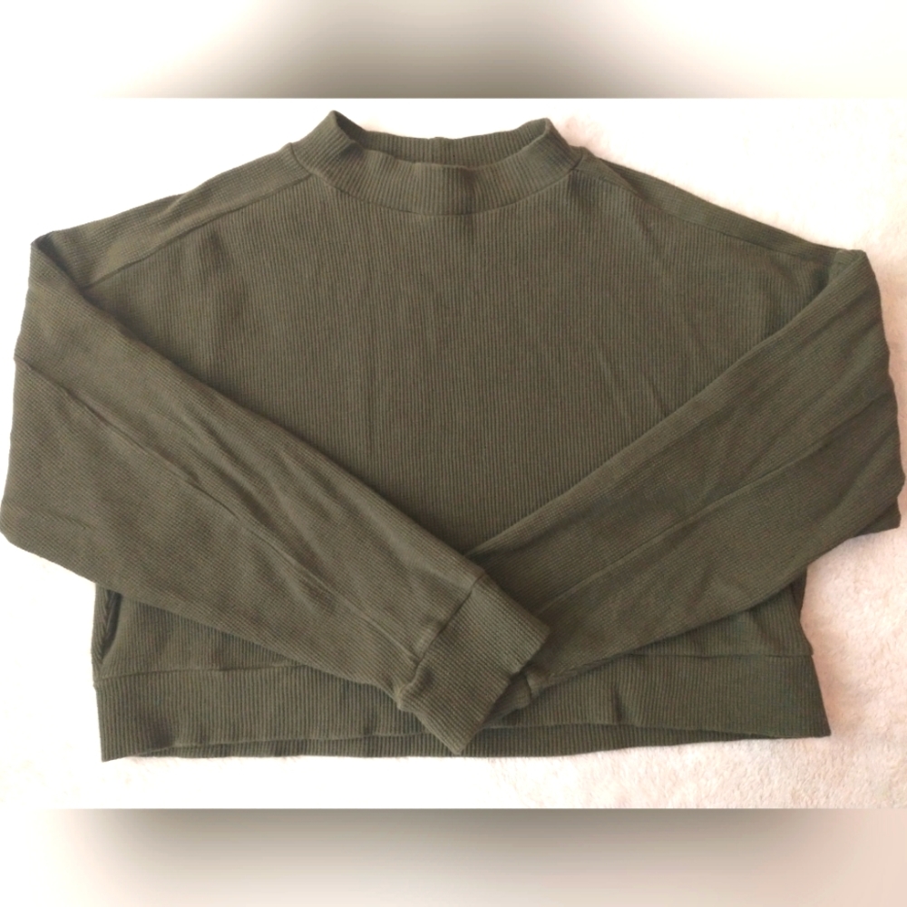 Forever 21 cropped long sleeved shirt, size medium
